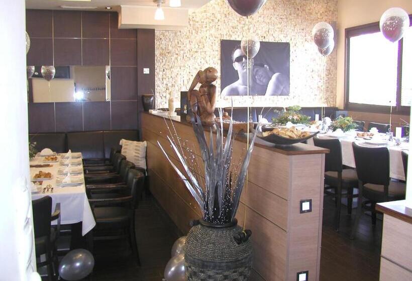 膳宿费 Roxane Panzio