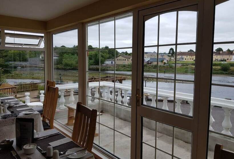 Пансион The River S Edge Guest House