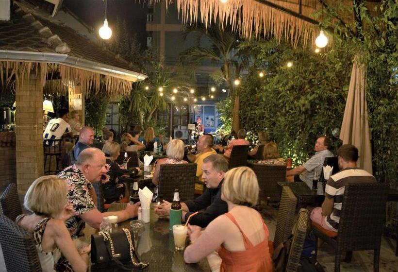 פנסיון Timeless Hostel