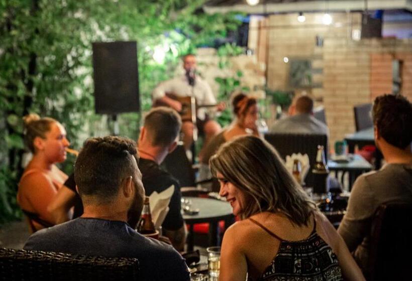 פנסיון Timeless Hostel