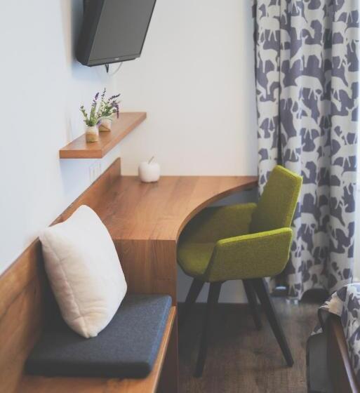 Пансион Weingut & Gästehaus Zum Seeblick Familie Sattler