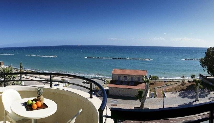 Pigeon Beach Hotel Apartments