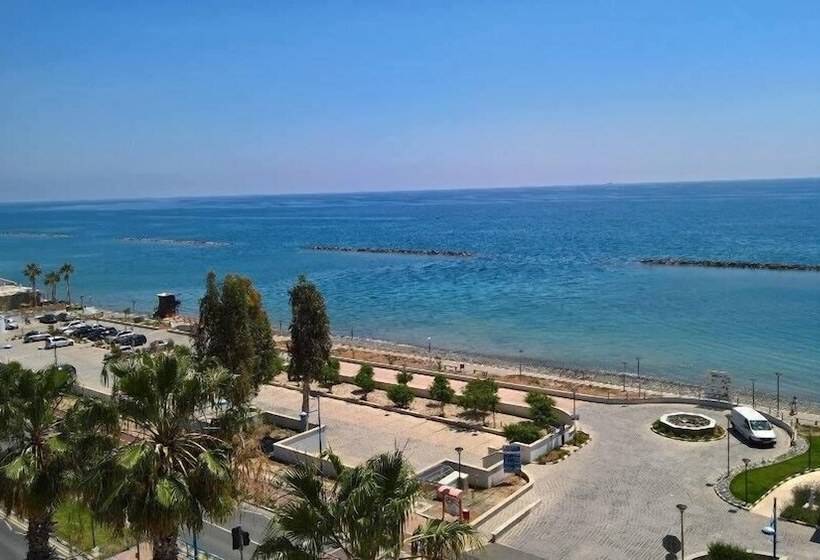 Pigeon Beach Hotel Apartments