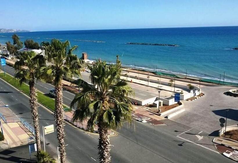 Pigeon Beach Hotel Apartments