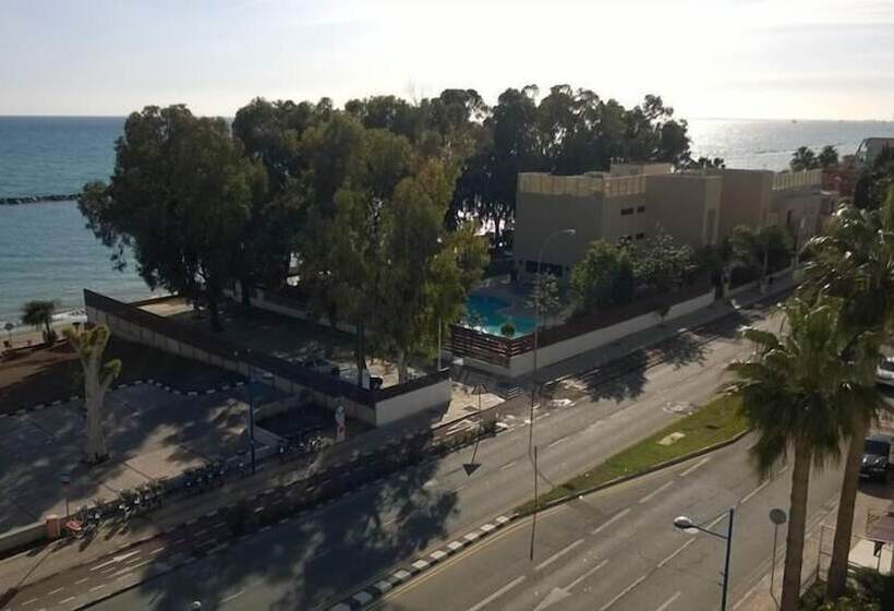 Pigeon Beach Hotel Apartments