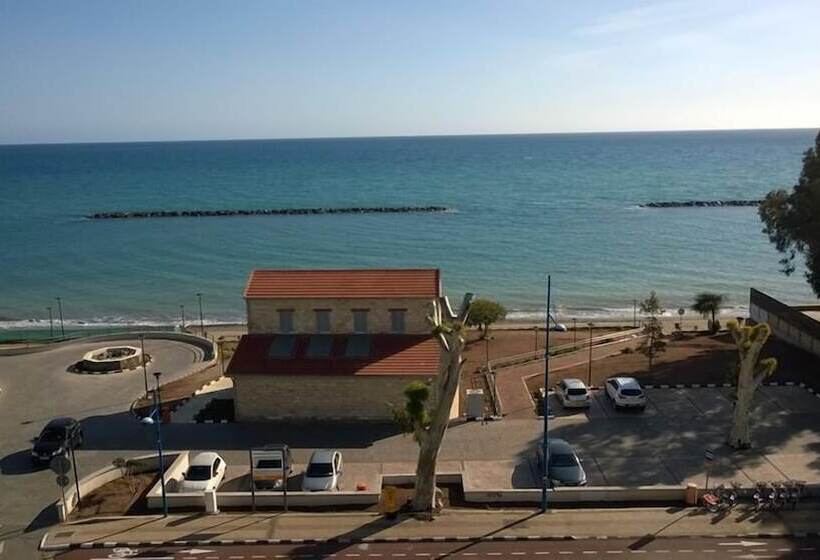 Pigeon Beach Hotel Apartments