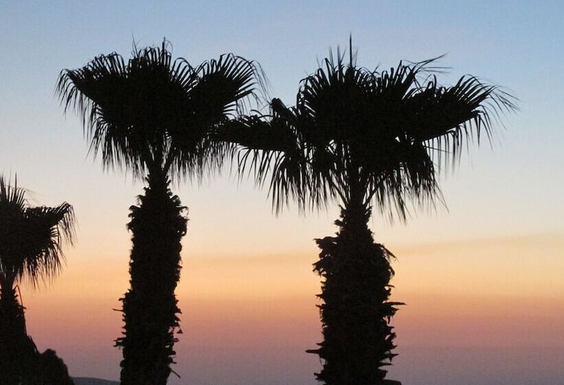 Pigeon Beach Hotel Apartments