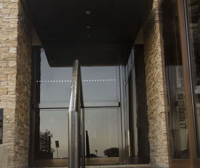 Pigeon Beach Hotel Apartments