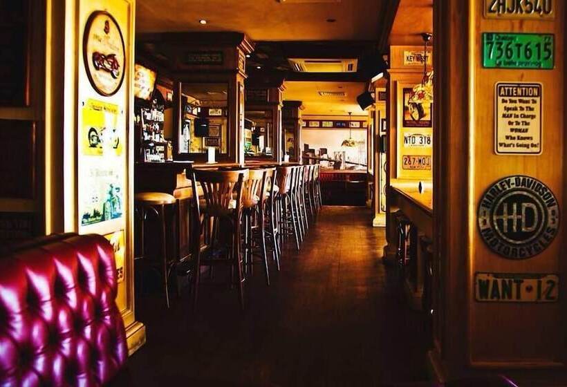 Pigeon Beach Hotel Apartments