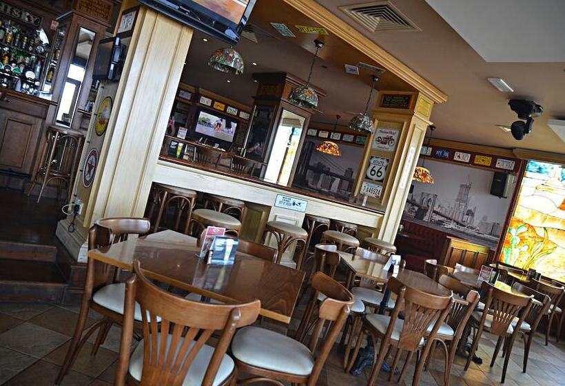 Pigeon Beach Hotel Apartments