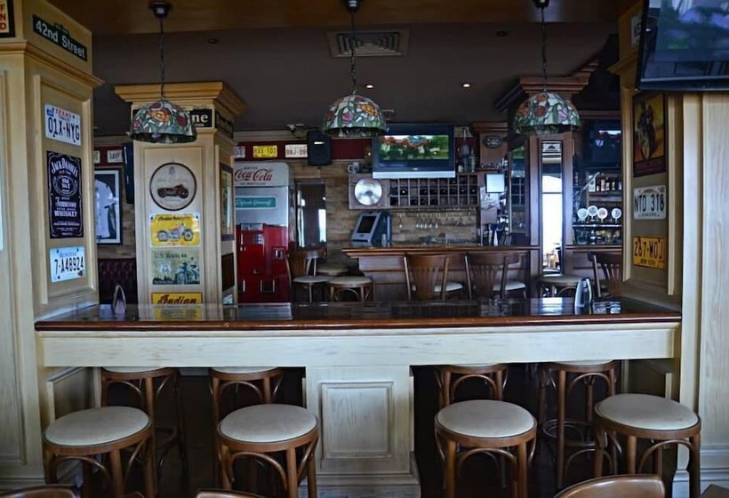 Pigeon Beach Hotel Apartments