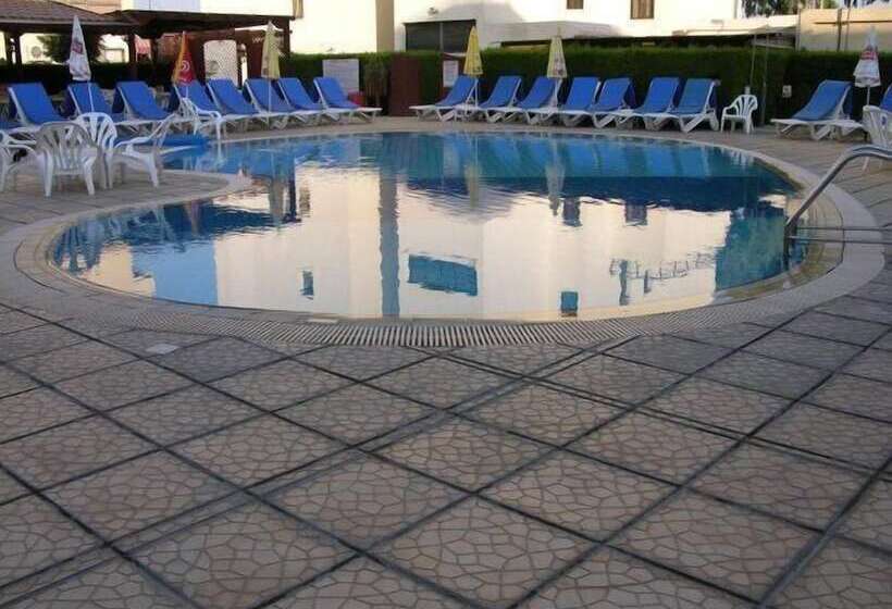 Pigeon Beach Hotel Apartments