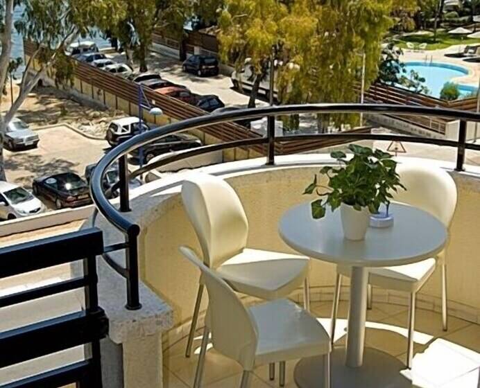 Pigeon Beach Hotel Apartments