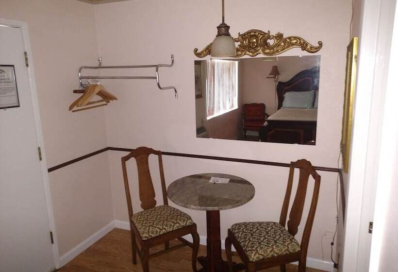 فندق صغير Buona Sera Inn