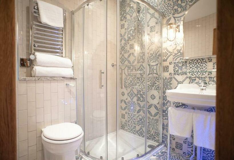 הוסטל Cromwell Arms Country Pub With Rooms