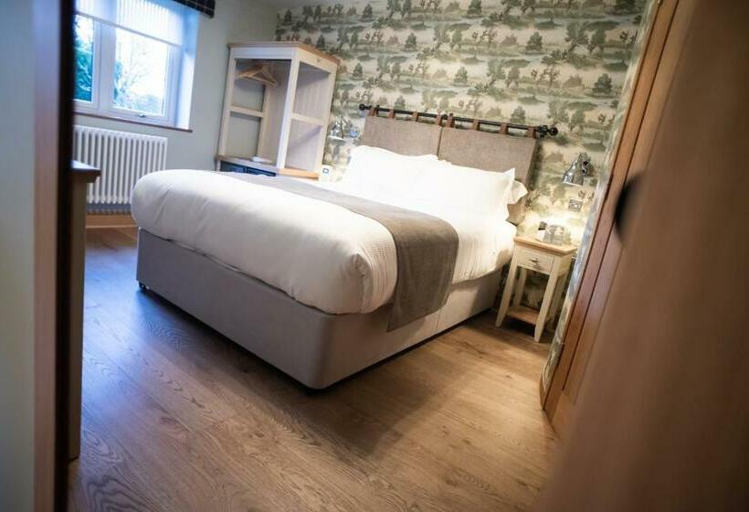 הוסטל Cromwell Arms Country Pub With Rooms