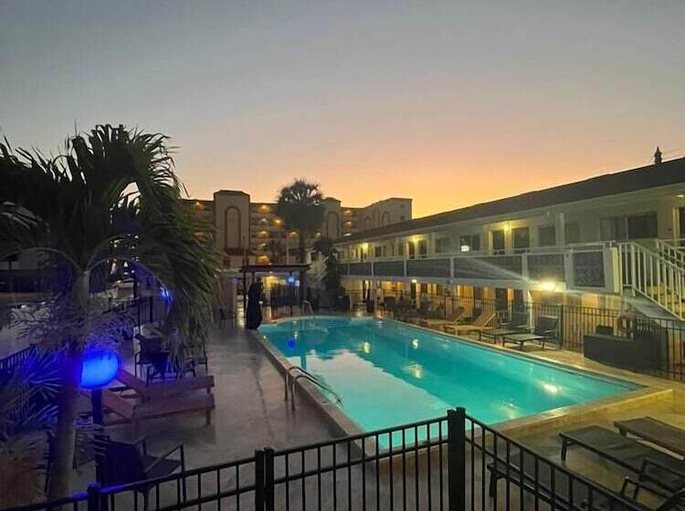 فندق صغير Holiday Isles Resort