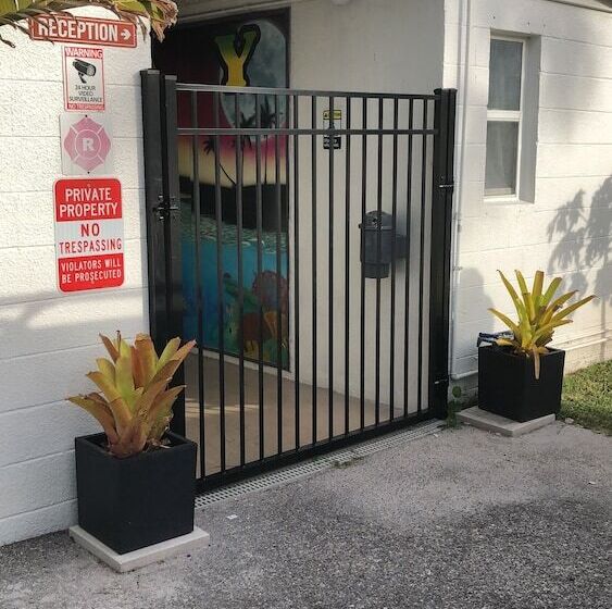 فندق صغير Holiday Isles Resort