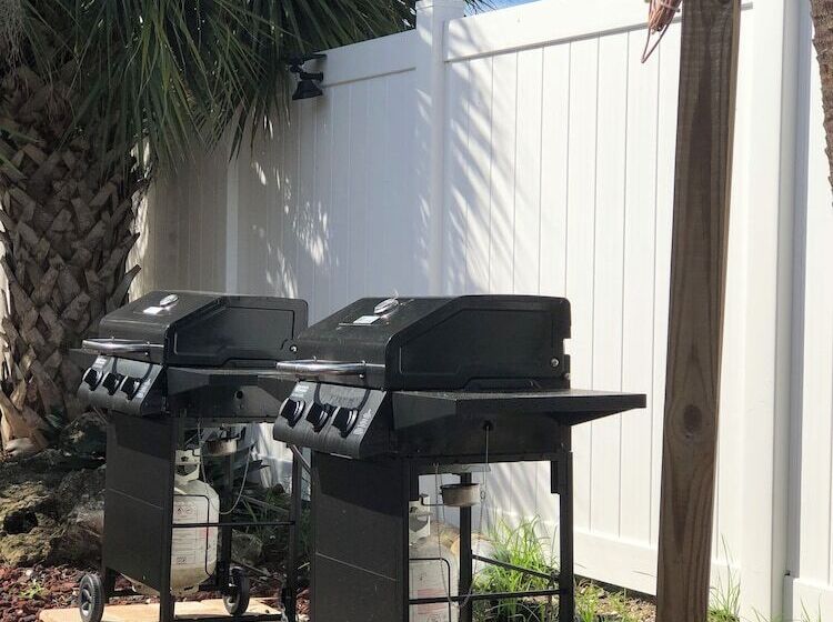 فندق صغير Holiday Isles Resort