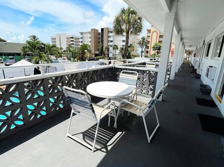 فندق صغير Holiday Isles Resort