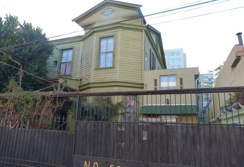 호스텔 Hostal Residencia Blest Gana