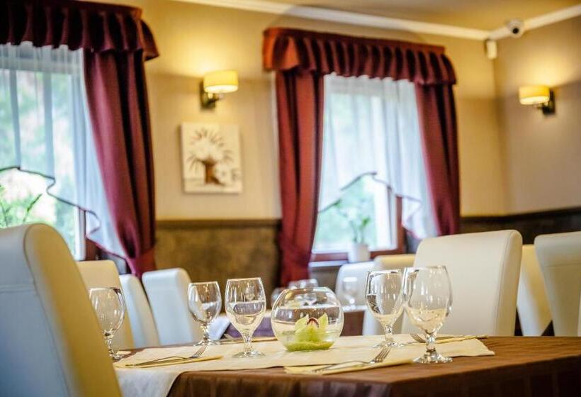 Corvin Pension And Restaurant