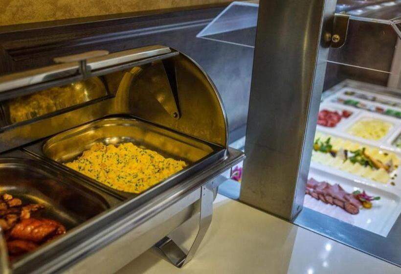 Corvin Pension And Restaurant