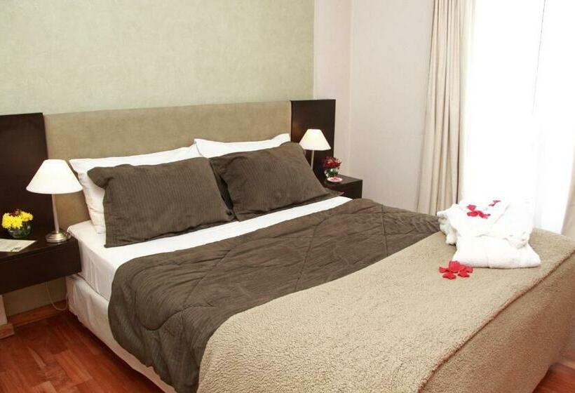 De Los Arroyos Apart