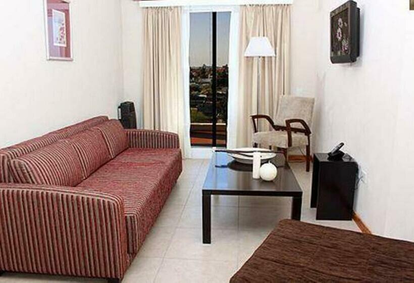 De Los Arroyos Apart