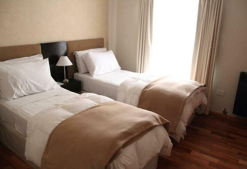 De Los Arroyos Apart