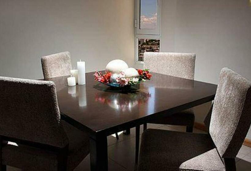 De Los Arroyos Apart