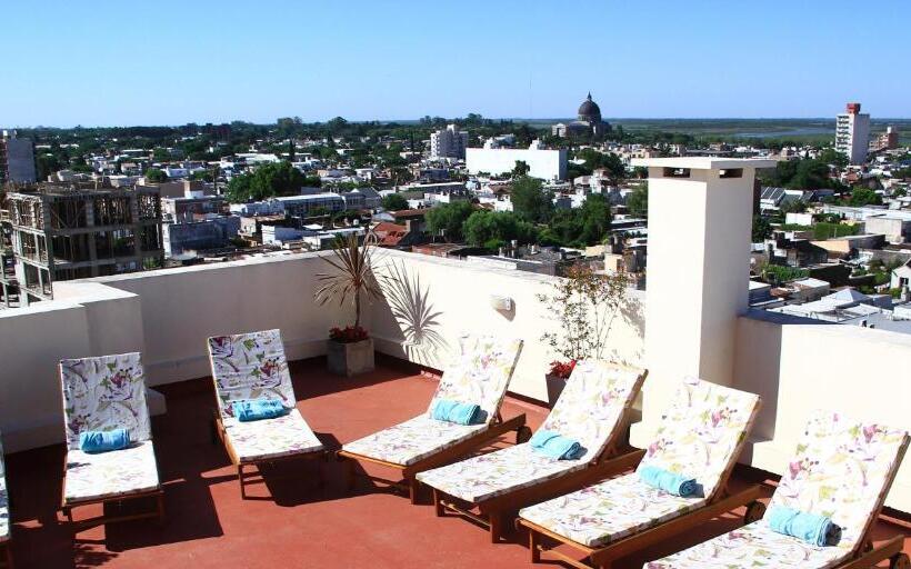 De Los Arroyos Apart