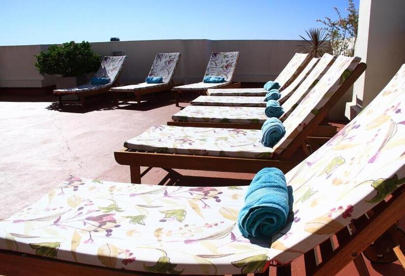 De Los Arroyos Apart