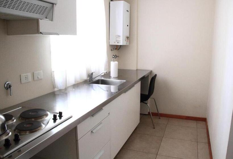 De Los Arroyos Apart