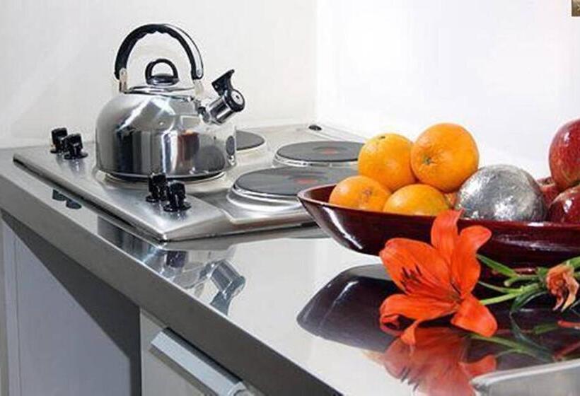 De Los Arroyos Apart