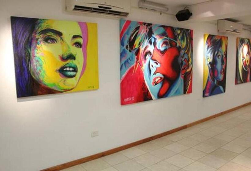 De Los Arroyos Apart