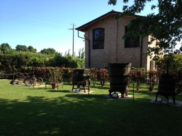 ホテル Società Agricola Le More Agriturismo La Dondina