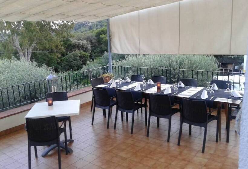 هتل Hostal Ondina