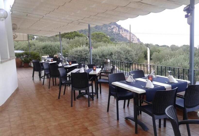 هتل Hostal Ondina