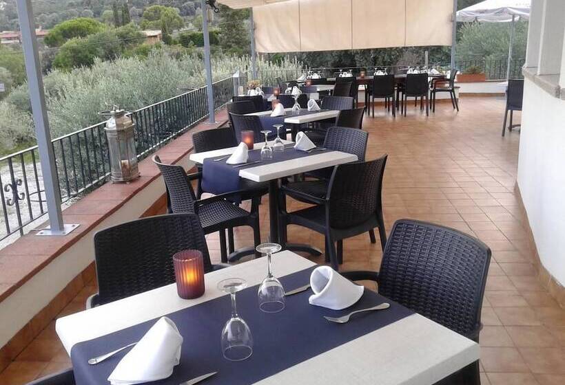 هتل Hostal Ondina