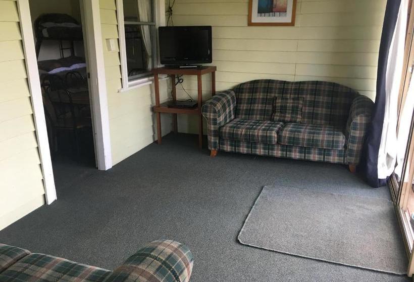 هتل Sunflowers Animal Farm & Farmstay