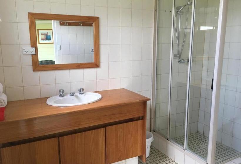 هتل Sunflowers Animal Farm & Farmstay