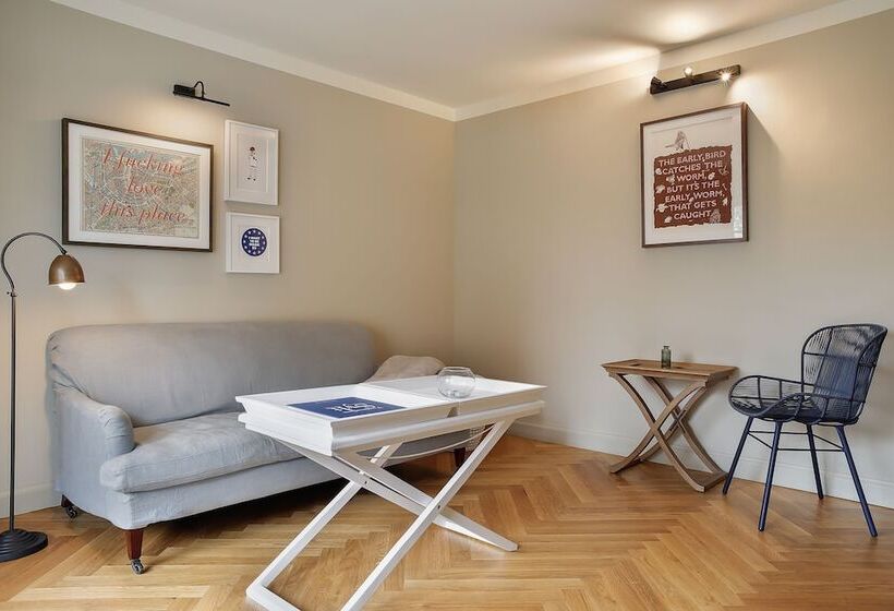 פנסיון Mimosa House