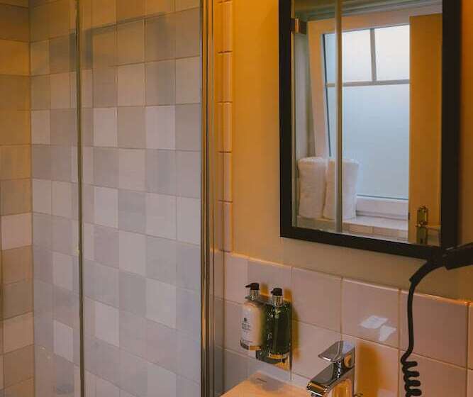 פנסיון Mimosa House