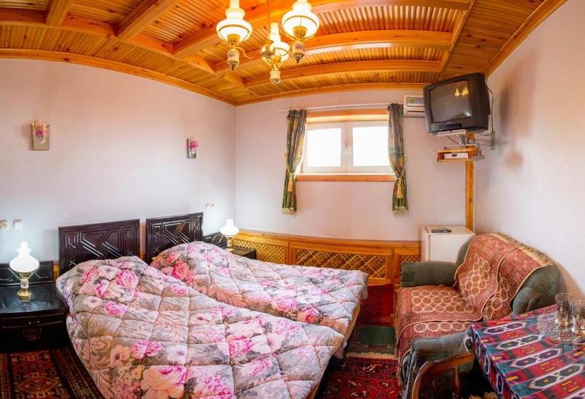 ペンション Furkat Guest House