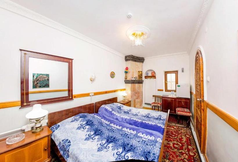 ペンション Furkat Guest House