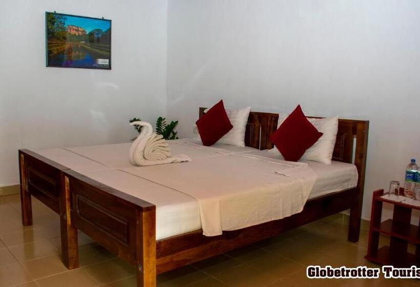 Пансион Globetrotter Tourist Inn