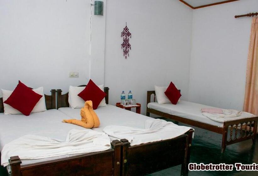 Пансион Globetrotter Tourist Inn