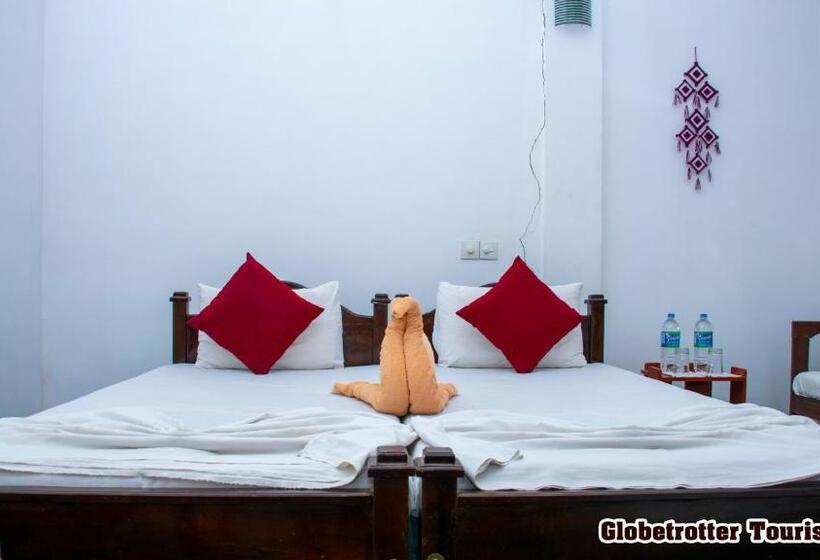 Пансион Globetrotter Tourist Inn