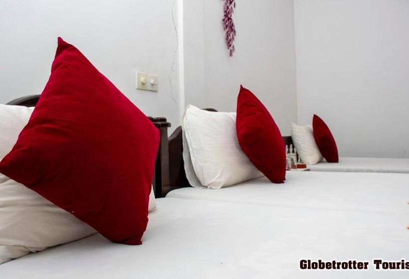 Пансион Globetrotter Tourist Inn